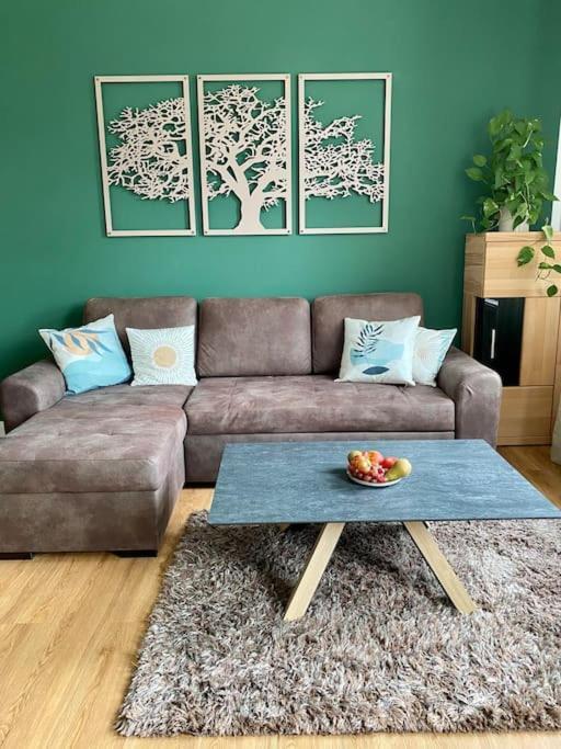 2-Zimmer Zentral In Ferdinandshof, Wlan Modern ภายนอก รูปภาพ