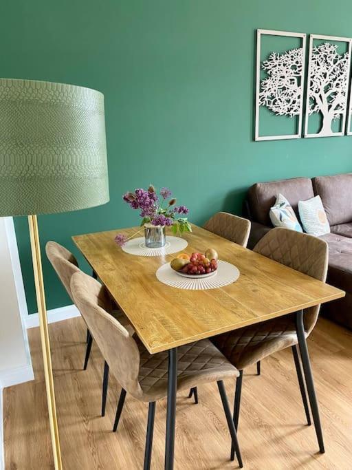 2-Zimmer Zentral In Ferdinandshof, Wlan Modern ภายนอก รูปภาพ