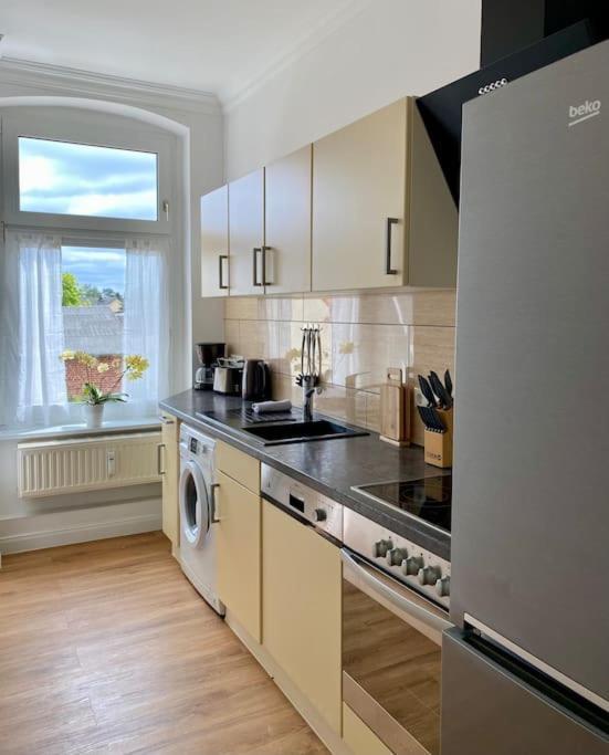 2-Zimmer Zentral In Ferdinandshof, Wlan Modern ภายนอก รูปภาพ