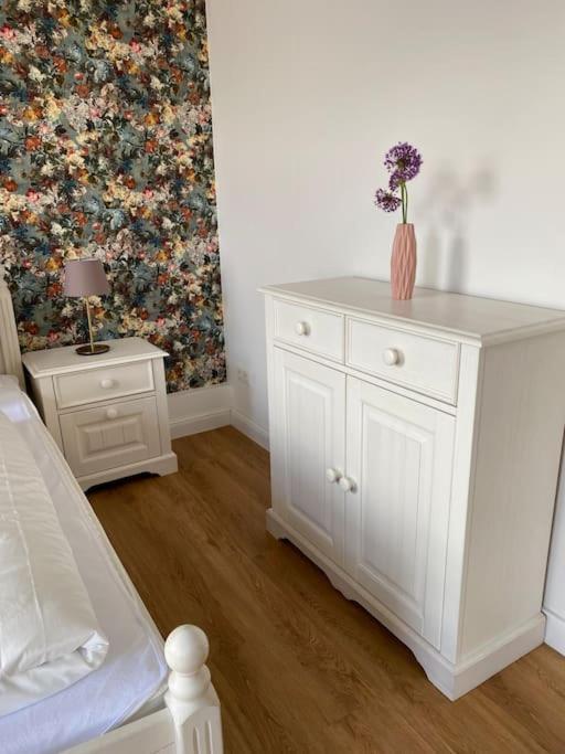 2-Zimmer Zentral In Ferdinandshof, Wlan Modern ภายนอก รูปภาพ