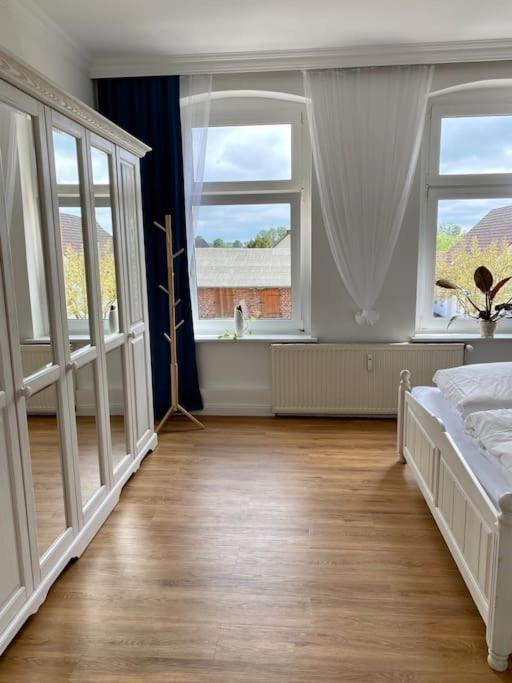 2-Zimmer Zentral In Ferdinandshof, Wlan Modern ภายนอก รูปภาพ